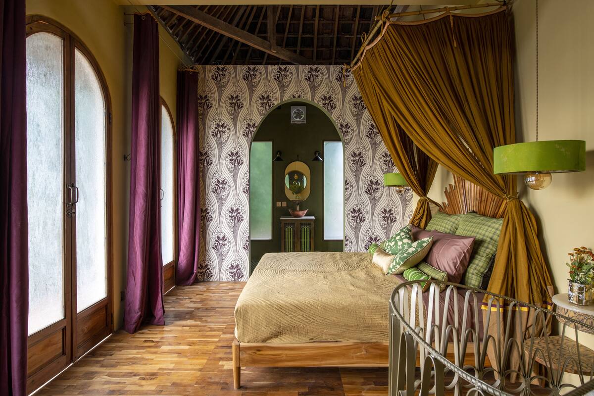 1 bedroom, individually decorated, individually furnished