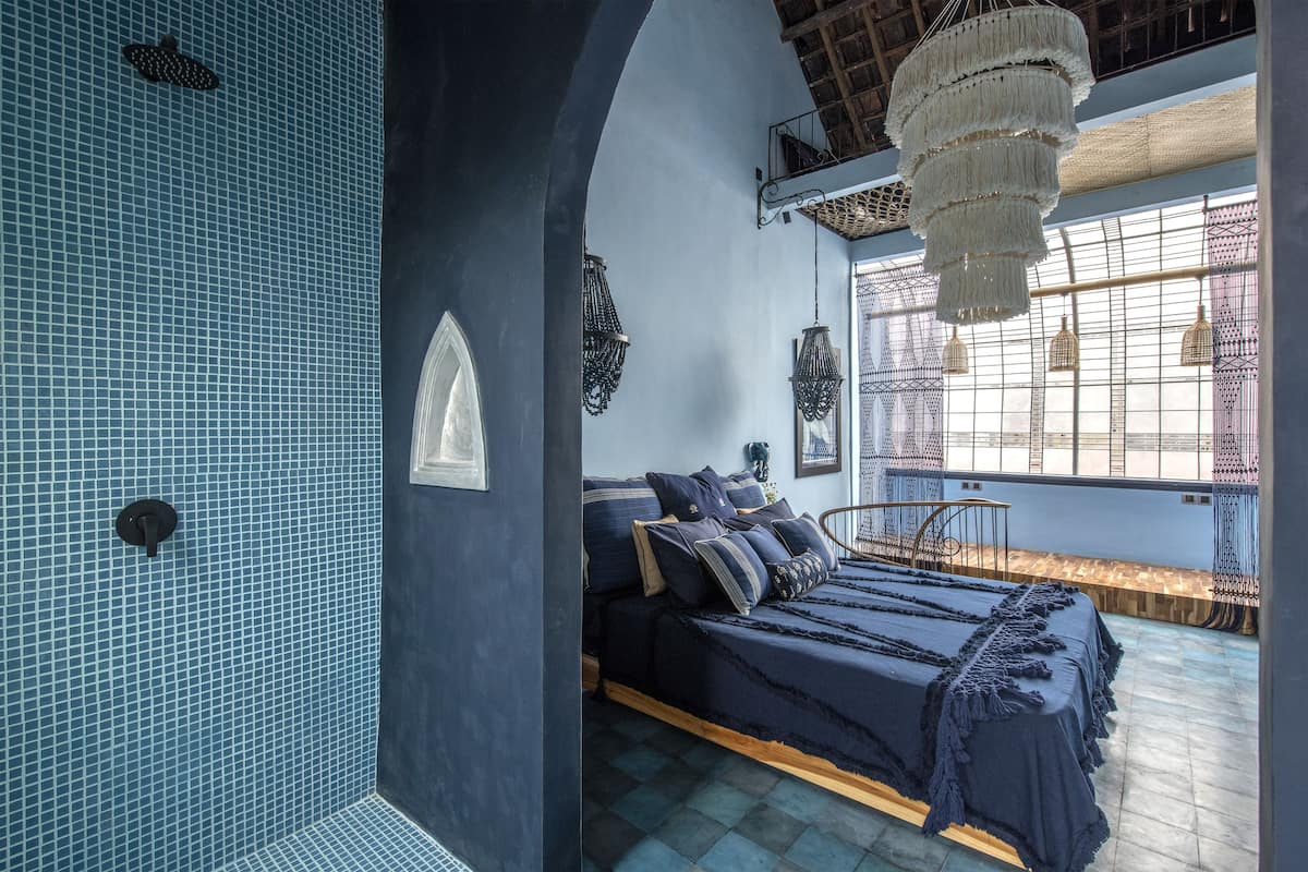 1 bedroom, individually decorated, individually furnished