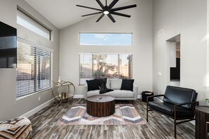 Smart TV, table tennis