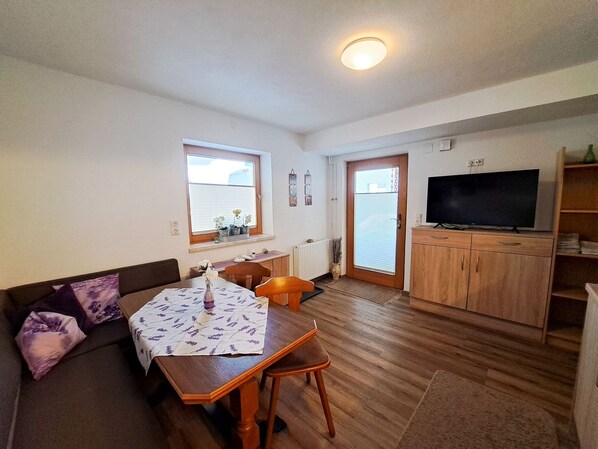 TV - Apartment Alpina by Interhome (Finkenberg)