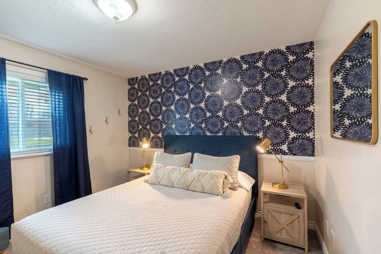 3 slaapkamers, een strijkplank/strijkijzer, reisbedje, gratis wifi