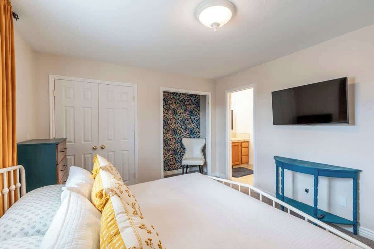 3 bedrooms, iron/ironing board, travel cot, free WiFi