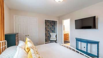 3 bedrooms, iron/ironing board, travel cot, free WiFi