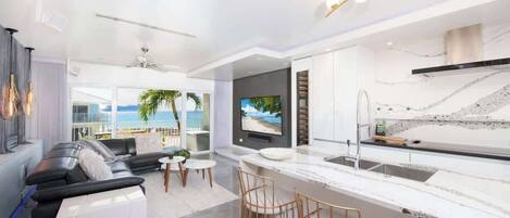 Fernseher, Stereoanlage, Arbeitsbereiche