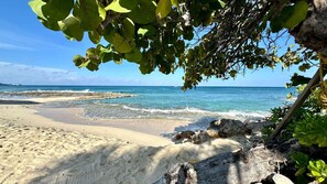 På stranden