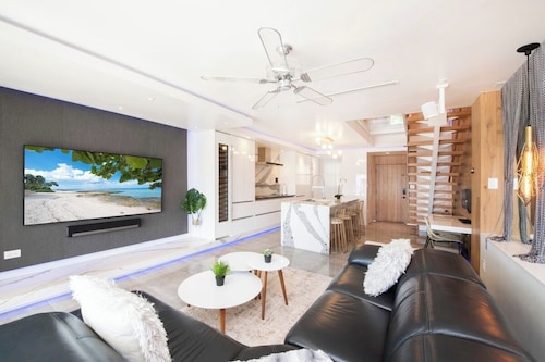 Grape Tree #10 | Luxe 2BR Ocean View Condo on Seven Mile Beach