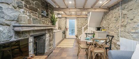 电视、壁炉、立体声音响