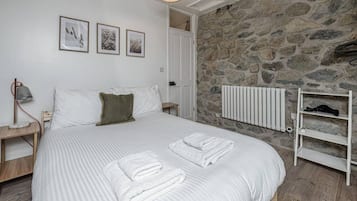 2 Schlafzimmer, Schreibtisch, Bügeleisen/Bügelbrett, WLAN