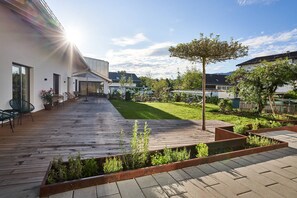 Terrace/patio - Guest House 'Alte Seifensiederei - Fabienne' with Shared Terrace, Shared Garden and Wi-Fi (Bad Tölz)