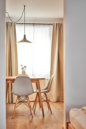 Dining - Guest House 'Alte Seifensiederei - Fabienne' with Shared Terrace, Shared Garden and Wi-Fi (Bad Tölz)