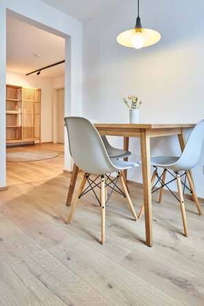 Dining - Guest House 'Alte Seifensiederei - Fabienne' with Shared Terrace, Shared Garden and Wi-Fi (Bad Tölz)