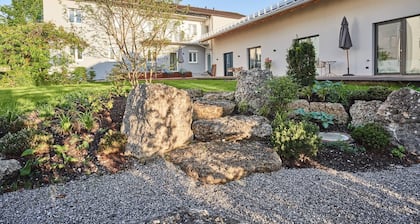 Guest House 'Alte Seifensiederei - Thay' with Shared Terrace, Shared Garden and Wi-Fi