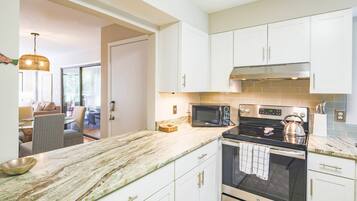 Fridge, microwave, dishwasher, coffee/tea maker
