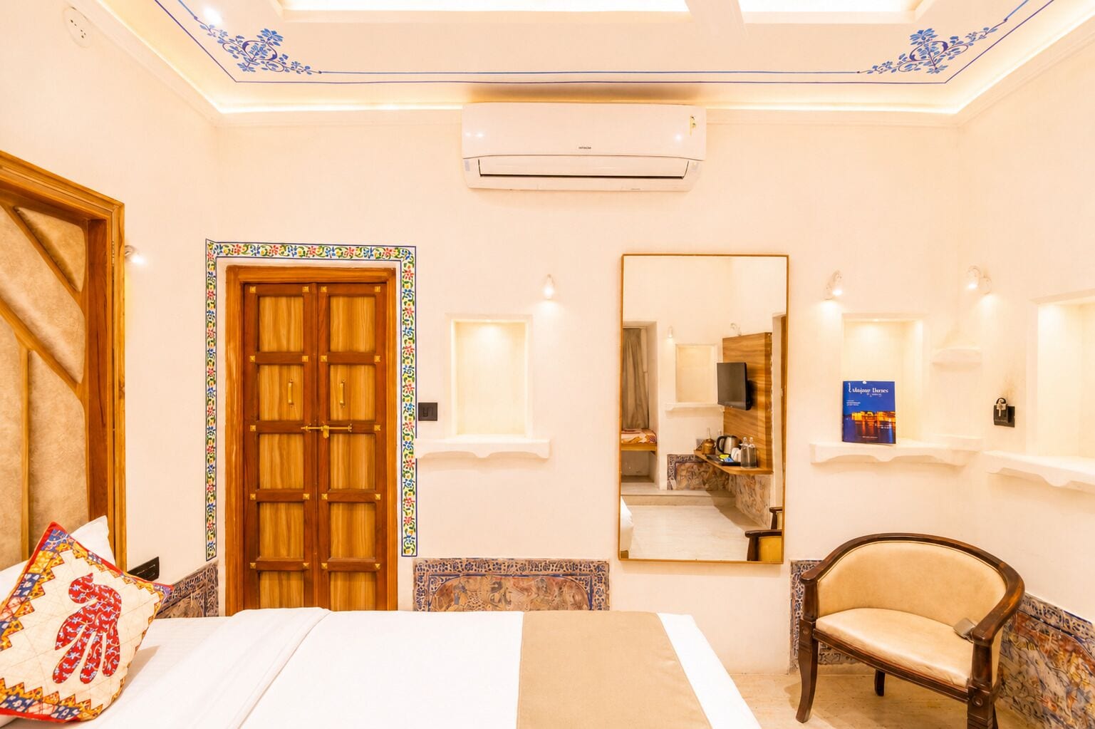 Lake View Maharaja Suite with Private Terrace