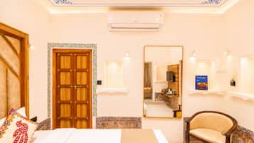 Lake View Maharaja Suite with Private Terrace