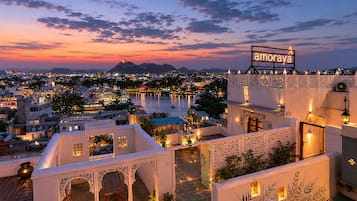 المنشأة من الخارج