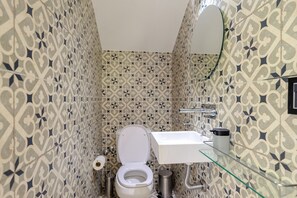 Shower, towels, soap, toilet paper