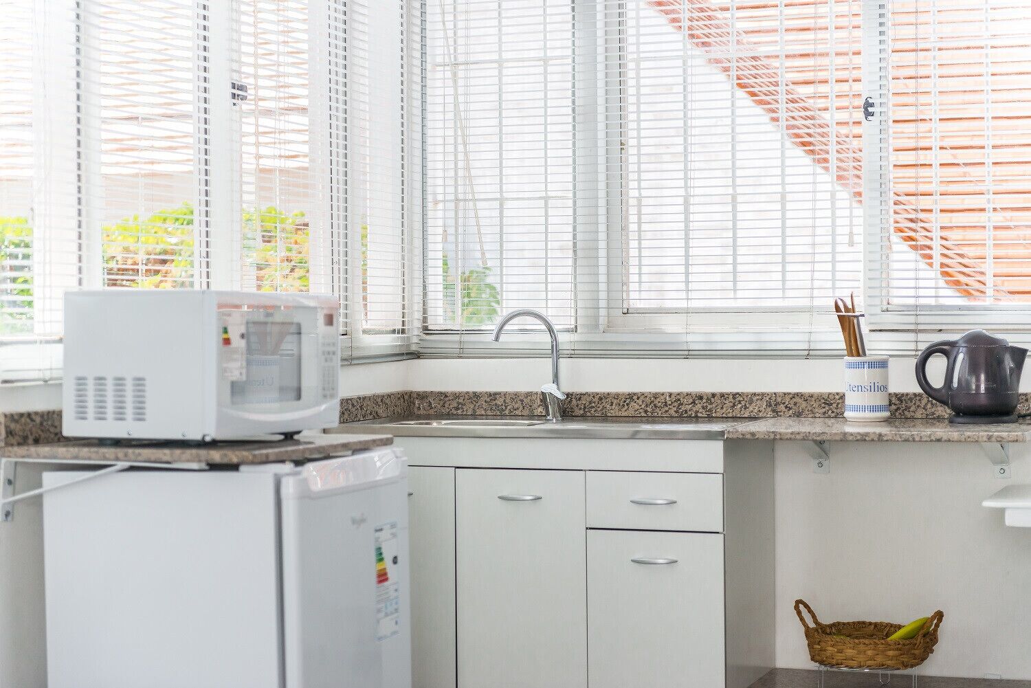 Refrigerador, microondas, horno, placa de cocina