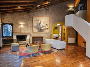 Téléviseur, foyer