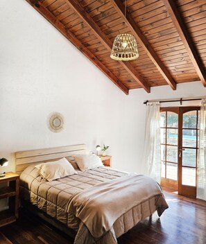 4 عدّة غرف نوم ومكواة/لوح كي وواي فاي مجانًا وملاءات أسرّة