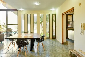 Dining - Espectacular casa cerca de Arístides Villanueva (Mendoza)