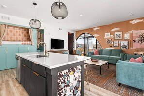 Interior - Rodeo Retreat at Neo ~ New Penthouse ~ 1 Mile to Downtown / Broadway ~ 5 Beds ~ Gym ~ Outdoor Space (Nashville)