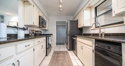 Lakefront Getaway with Private Dock, Swim Deck, BBQ and Mother-In-Law Suite – Perfect for Families!
