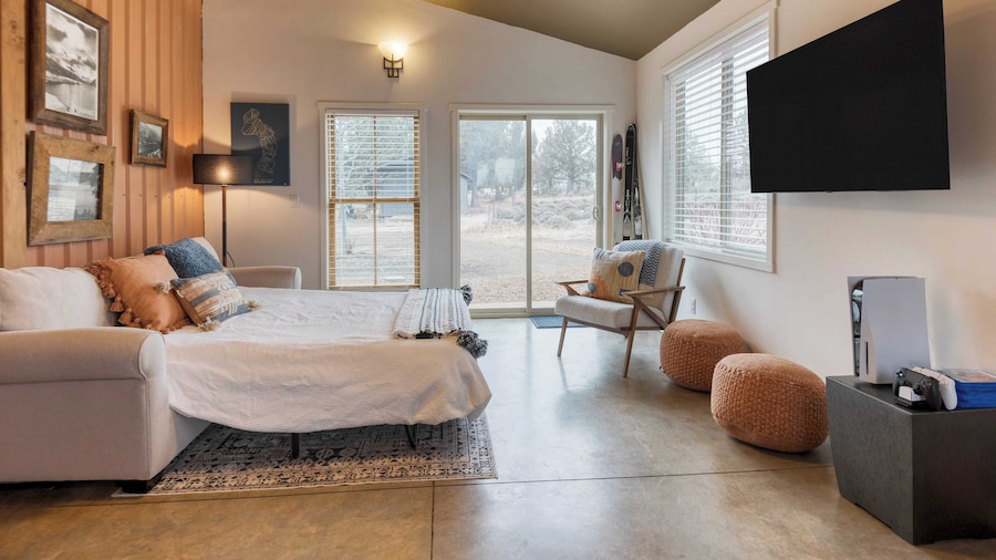 The Gem Estate by Avantstay Modern Farmhouse w/ Lavender Fields + Hot Tub