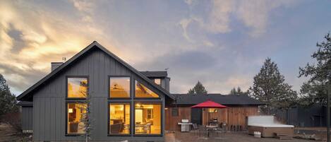 Villa (5 Bedrooms) | Front of property