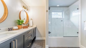 Villa (3 Bedrooms) | Interior - The Gem Estate by Avantstay Modern Farmhouse w/ Lavender Fields + Hot Tub (Bend)