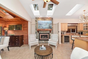TV, fireplace, offices - Dolphin House Oceanview Family Getaway (Nanoose Bay)