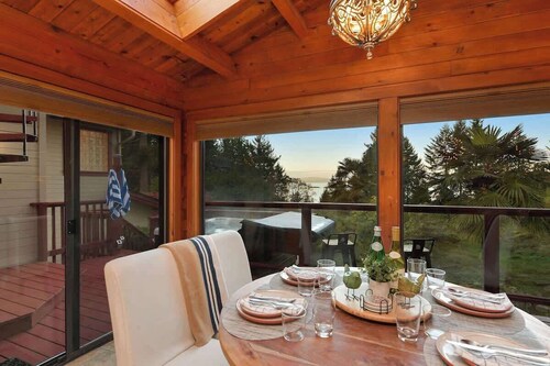 Dolphin House Oceanview Family Getaway