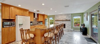 Stunning 3BR Home offers water view Minutes to the Beach