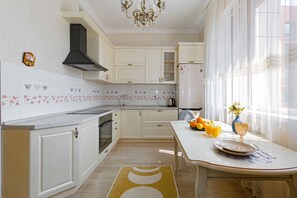 Private kitchen - Уютная квартира. С закрытым двором и круглосуточной охраной 
В 10 минут до ТРЦ (Astana)