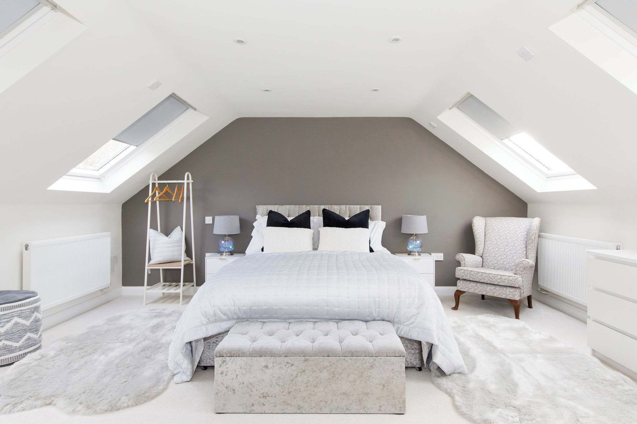 6 bedrooms, desk, iron/ironing board, WiFi