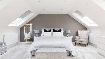 6 bedrooms, desk, iron/ironing board, WiFi