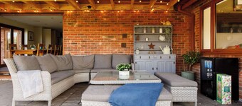 Serene Riverside: 6BR Luxury Retreat in Curdridge