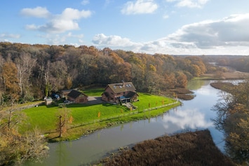 Welcome to Riverside House, a splendid 6-bedroom property nestled in the picturesque landscape of Curdridge.