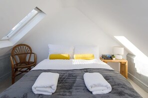 2 habitaciones, escritorio, tabla de planchar con plancha y wifi 