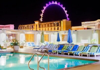 5 Minute walk to the LV Strip and The Sphere! No resort Fees. Luxury Hotel. 