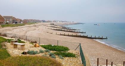Lovely Selsey apartment with sea views / sleeps 4