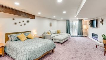 3 bedrooms, iron/ironing board, travel crib, WiFi