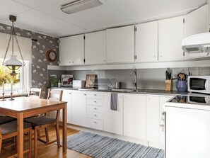 Fridge, microwave, oven, toaster - Skjutsmåla by Interhome (Olofström)