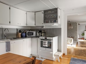 Kühlschrank, Mikrowelle, Ofen, Toaster
