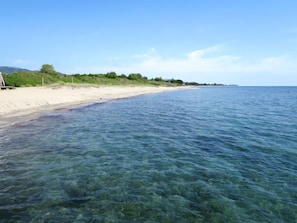 Una spiaggia nelle vicinanze