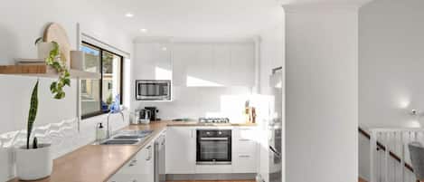 Refrigerador, horno, placa de cocina, lavavajillas