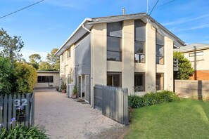 Exterior - Lanigan`s - By the Bay (Saint Leonards)