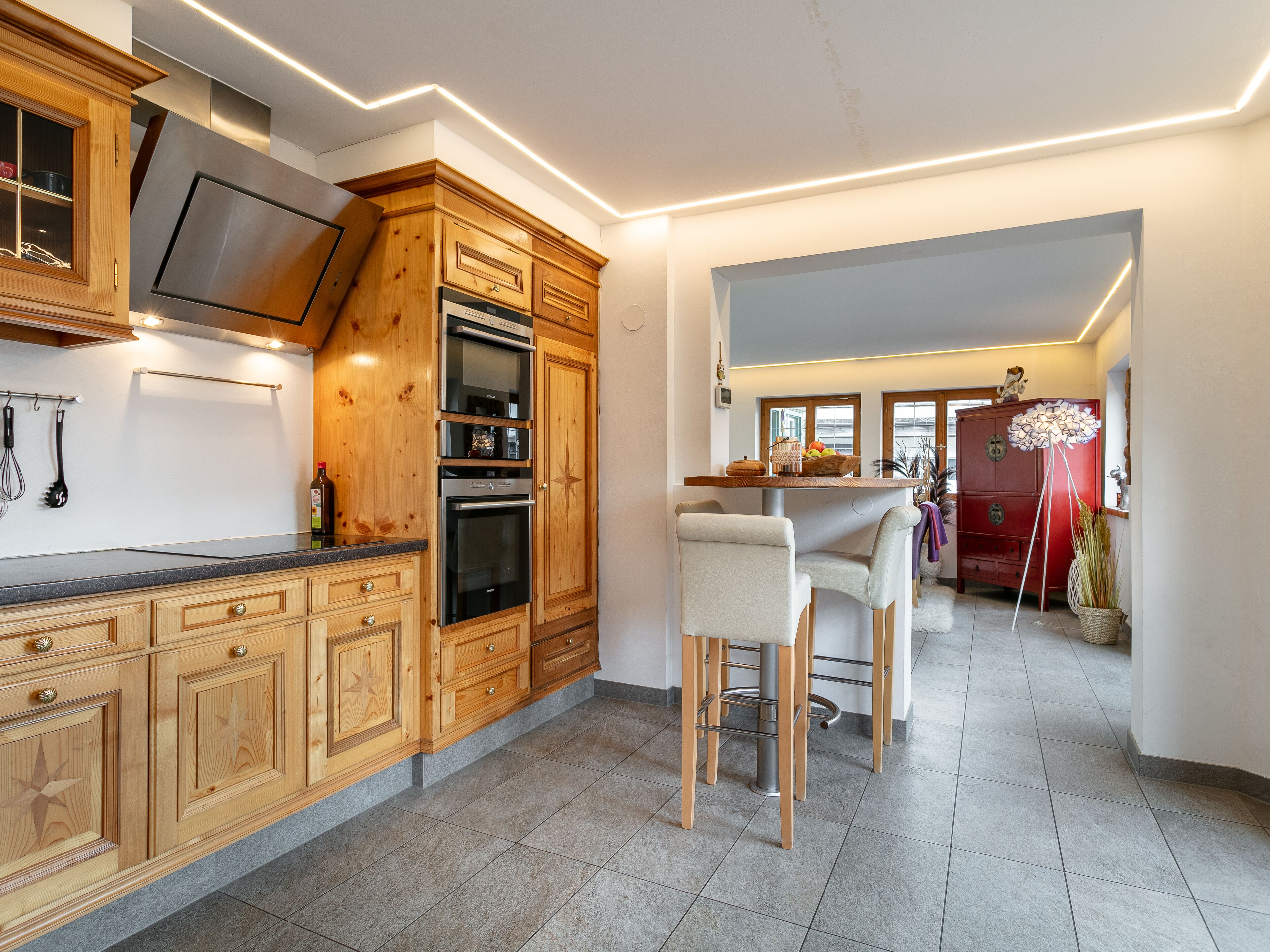 雪櫃、微波爐、焗爐、爐具