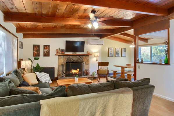 TV, fireplace, offices