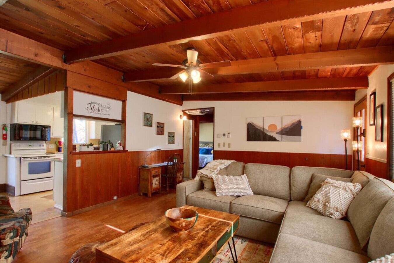 TV, lareira, escritórios